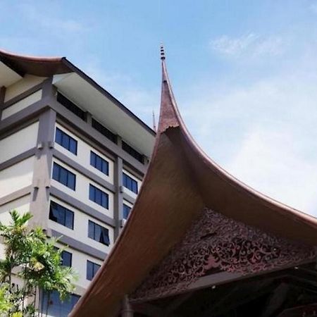 פדאנג Kyriad Bumiminang Hotel מראה חיצוני תמונה