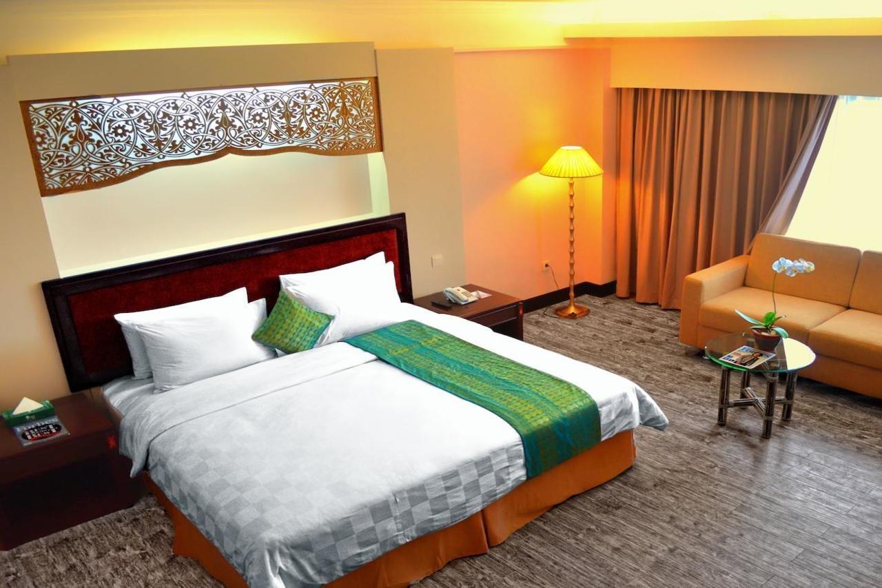 פדאנג Kyriad Bumiminang Hotel מראה חיצוני תמונה