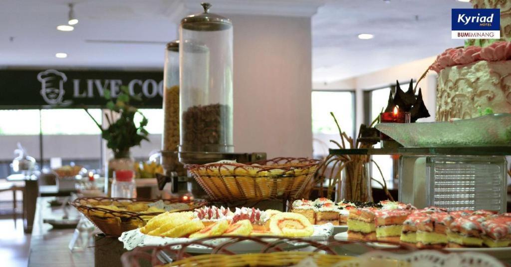 פדאנג Kyriad Bumiminang Hotel מראה חיצוני תמונה
