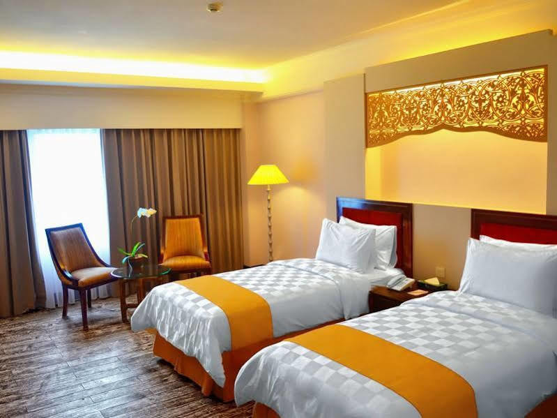 פדאנג Kyriad Bumiminang Hotel מראה חיצוני תמונה