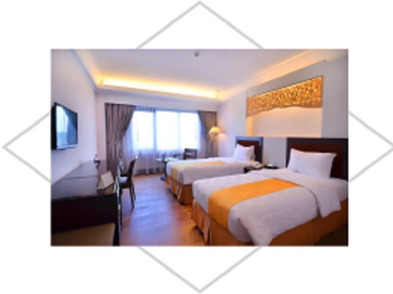 פדאנג Kyriad Bumiminang Hotel מראה חיצוני תמונה